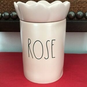 Rae Dunn - ‘Rose’ Candle with lid. Garden rose scented. NWT